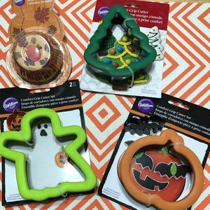WILTON 👻🎃🍁🎄 Holiday Baking Bundle